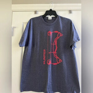 Men’s Hunter Graphic T-shirt. Size Large. Navy/Red
